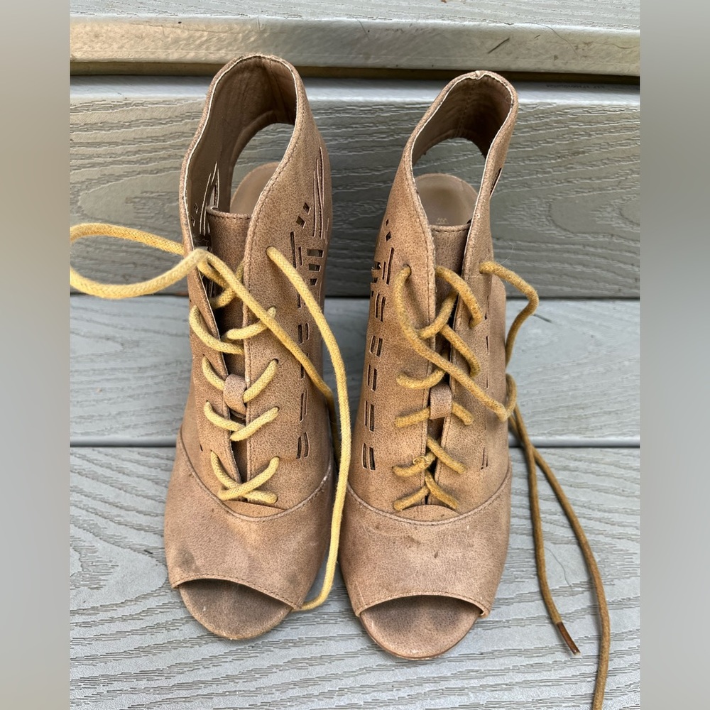 Nude Wedges